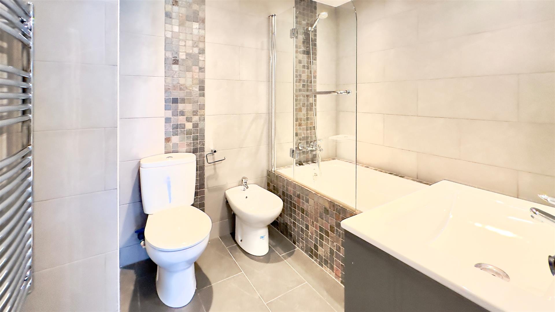 Image of Apartment - 2 Bedrooms - 2 Bathrooms for Sale in Portland House-Gibraltar, Image 15